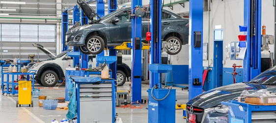 Customize-the-Look-of-Your-New-Garage This image shows a commercial auto shop.